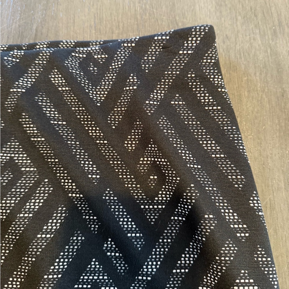 Le Chateau Black/White/Tan Geometric Print Midi Skirt - Picture 4 of 13